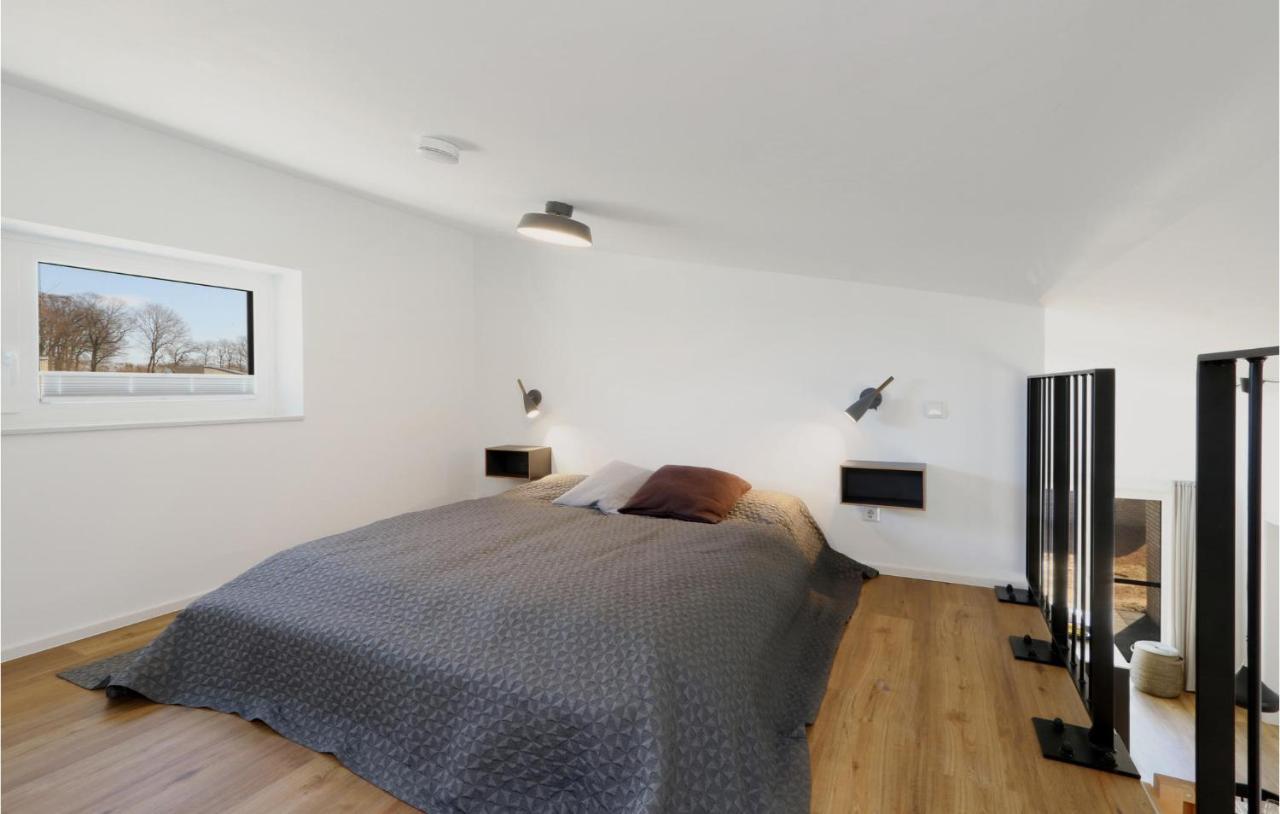 Awesome Home In Lembruch-Duemmer See With Kitchen מראה חיצוני תמונה
